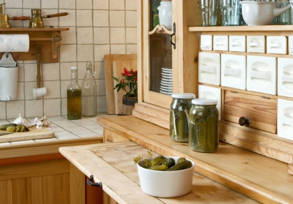 Як заощадити місце на кухні: кухонні шафи і ящики