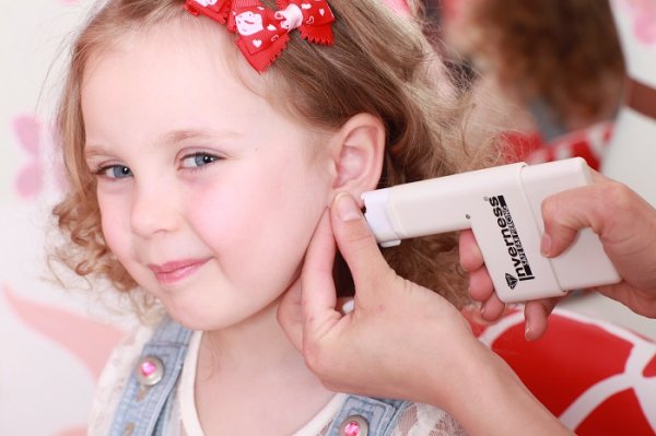 Проколоти вуха дитині: де і коли?