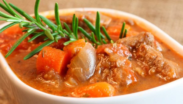 Рецепти зі смаком – ніжне м'ясо в томатному соусі