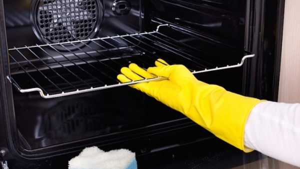 Найкращі засоби для чищення духовки. Чим очистити плиту від застарілого жиру?