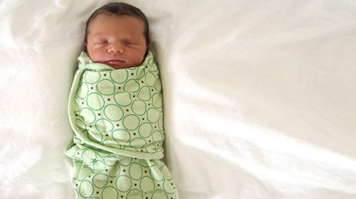 Пелюшки, пледи і куточки - необхідні аксесуари для новонароджених