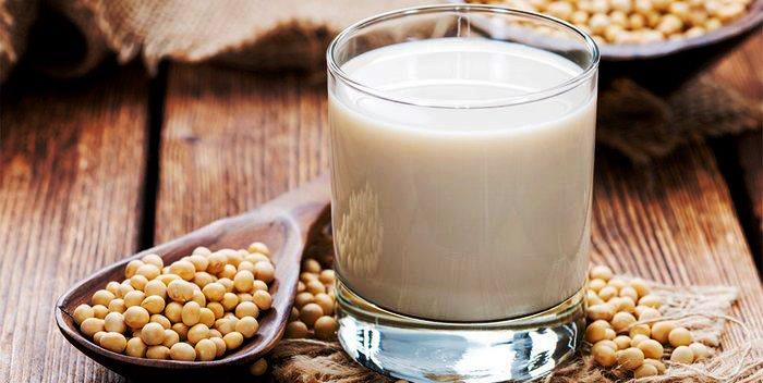 Не тільки для схуднення: користь і шкода соєвого молока